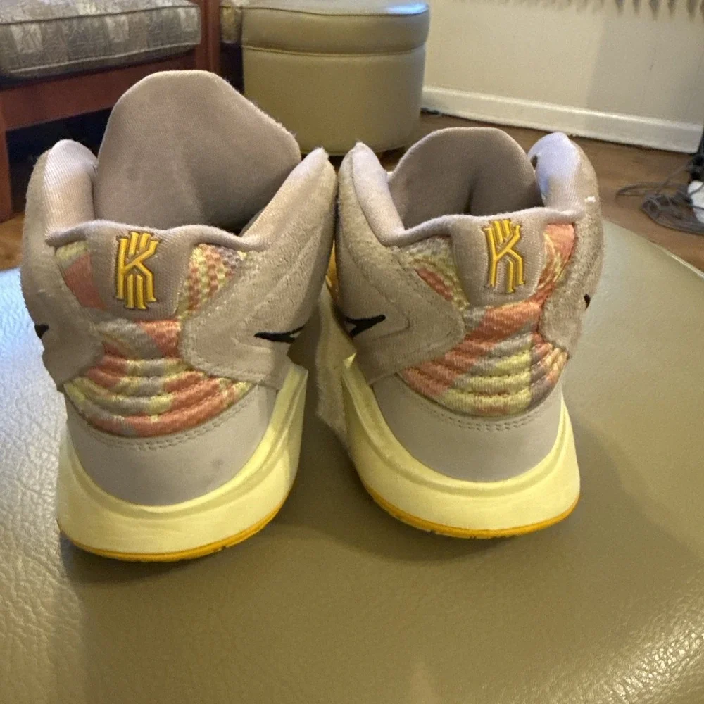 Nike Kyrie Flytrap 5 Basketball Shoes DM0856-500 Multi Color Men's 7.5 / Women 9